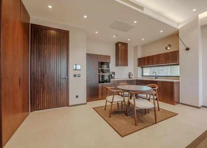 Kargi'da Lueks Silence 2 فيلة *